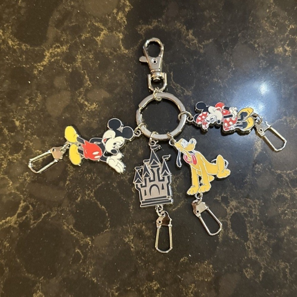 Walt Disney World Mickey Mouse Castle Minnie Pluto Keychain Parks Characters 2"